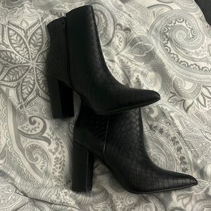 Women’s Bamboo black pointed toe ankle boots size 7 1/2